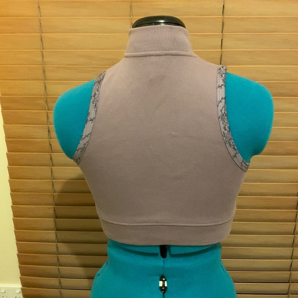 Adidas BNWOT.. summer crop top with zipper neck for polo or semi collar look - Picture 2 of 4